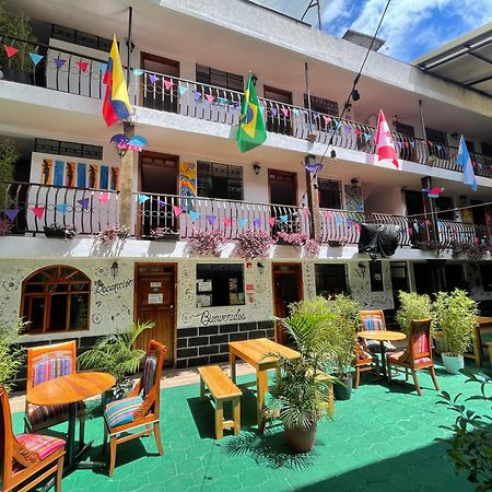 El Jardin Escondido Party Hostel 바뇨스 외부 사진