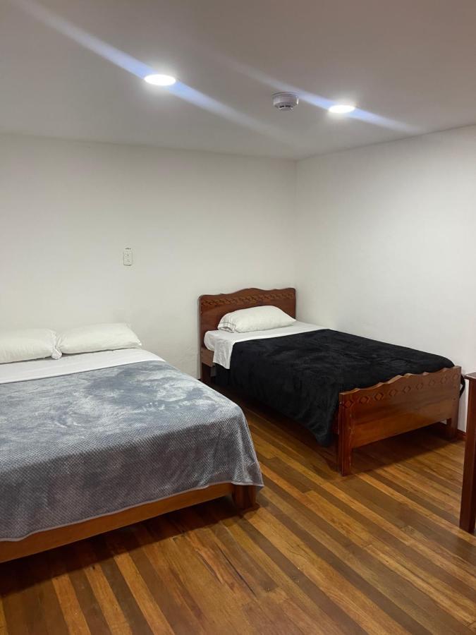El Jardin Escondido Party Hostel 바뇨스 외부 사진