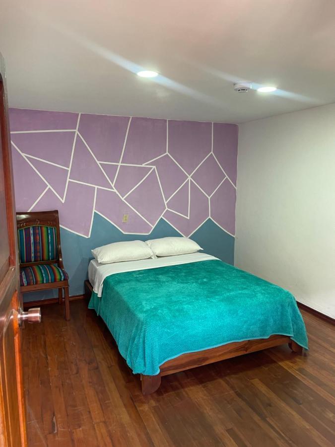 El Jardin Escondido Party Hostel 바뇨스 외부 사진