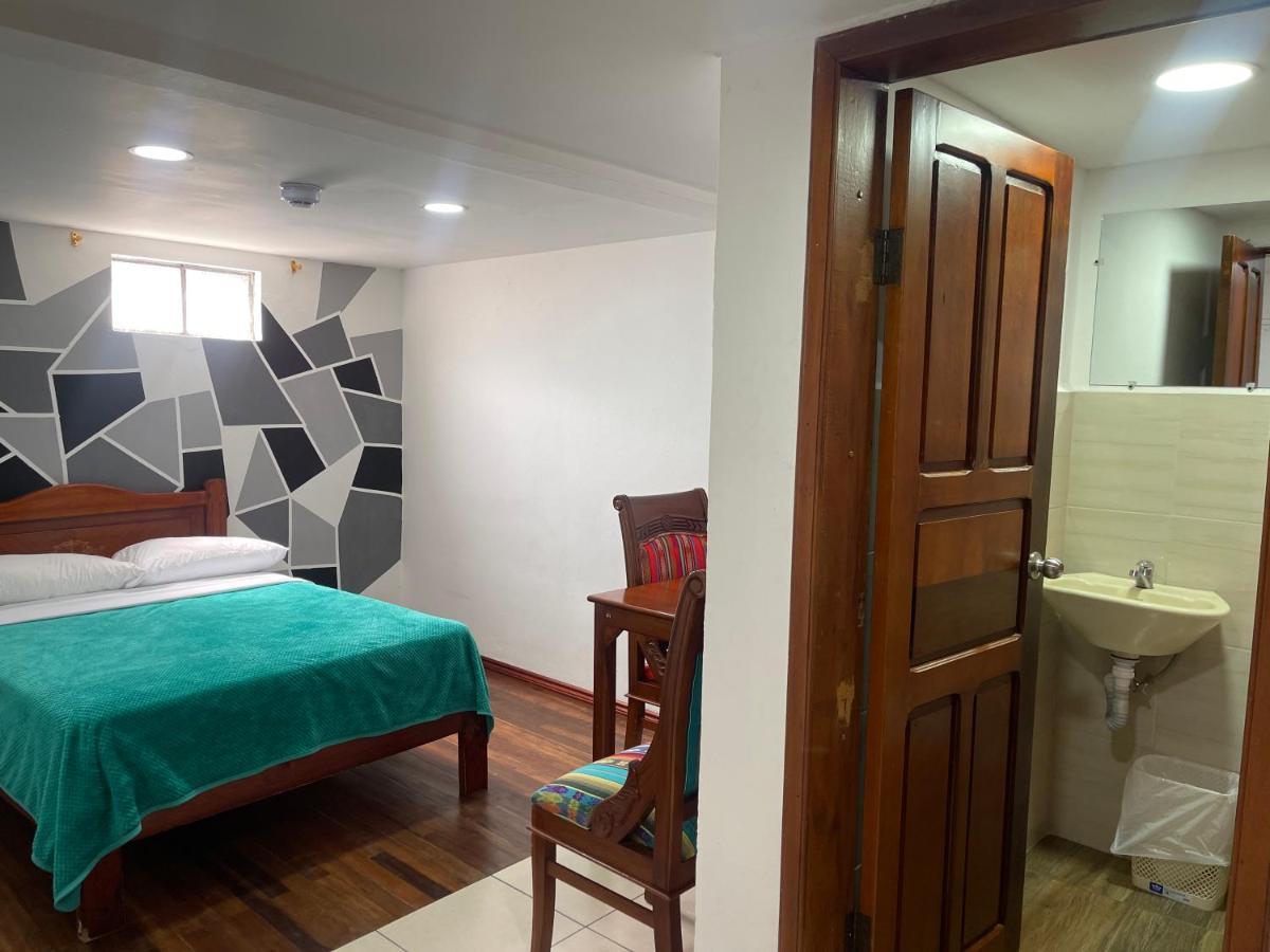 El Jardin Escondido Party Hostel 바뇨스 외부 사진