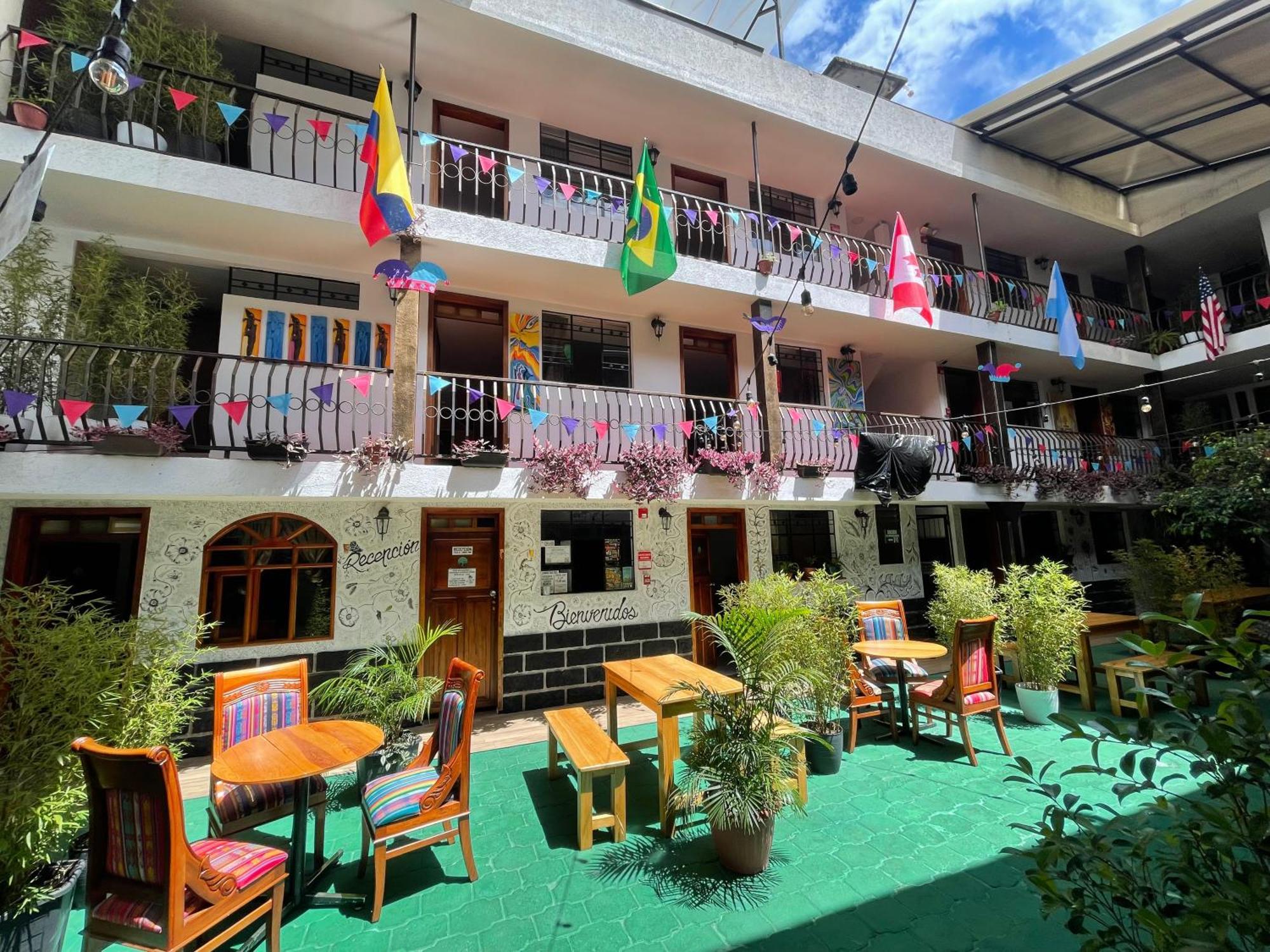 El Jardin Escondido Party Hostel 바뇨스 외부 사진